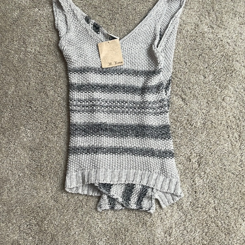 BRAND NEW TOP